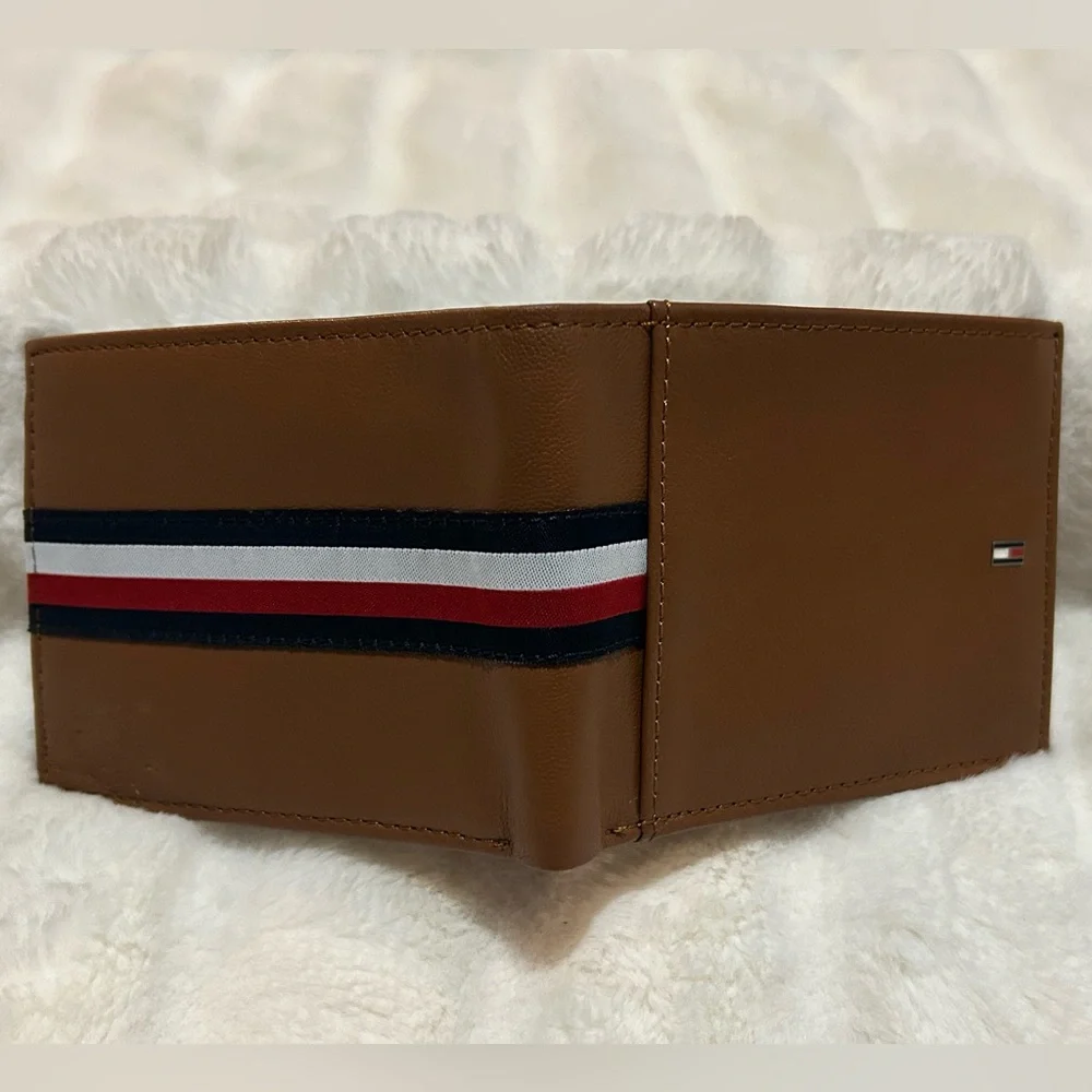Tommy Hilfiger Men’s Leather RFID Protection Bifold Wallet Tan Business Casual
